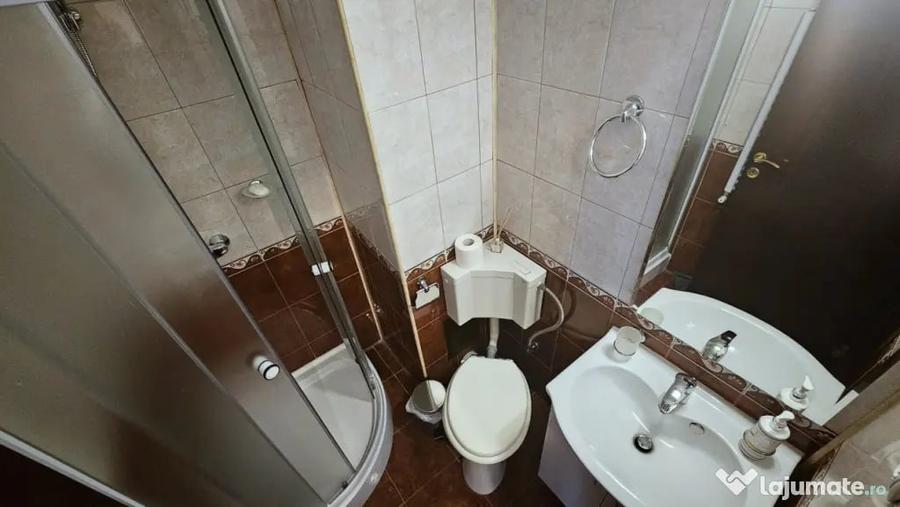 Casă cu 5 camere cu Teren 100 Mp în Central