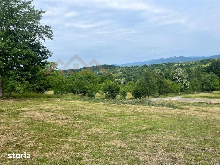 Teren de 2500 mp, în Șișești