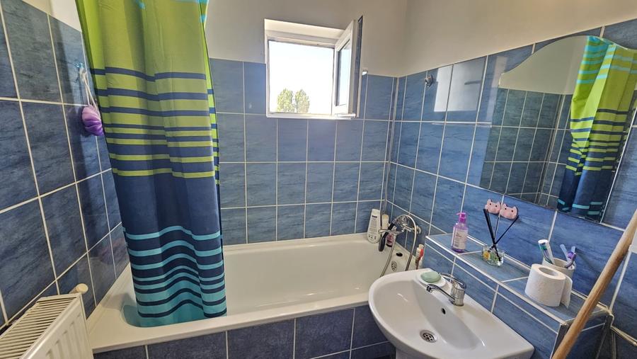 Apartament cu 2 camere decomandat în Micro 20