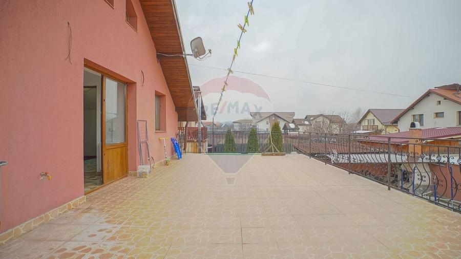 Casă individuală cu 5 camere cu Teren 512 Mp în Sânpetru