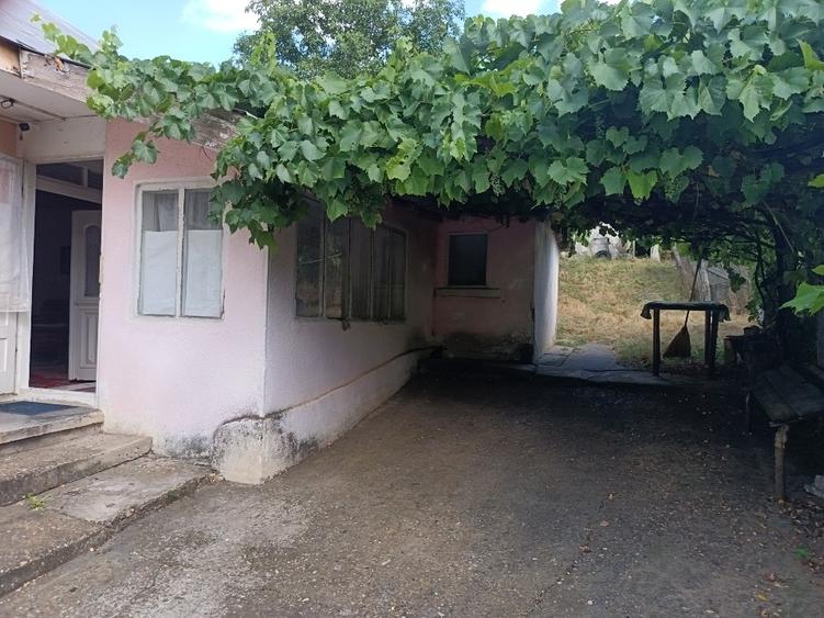 Casă individuală cu 4 camere cu Teren 1530 Mp în Brătulești