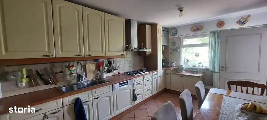 Casă cu 8 camere cu Teren 2300 Mp în Corbeanca