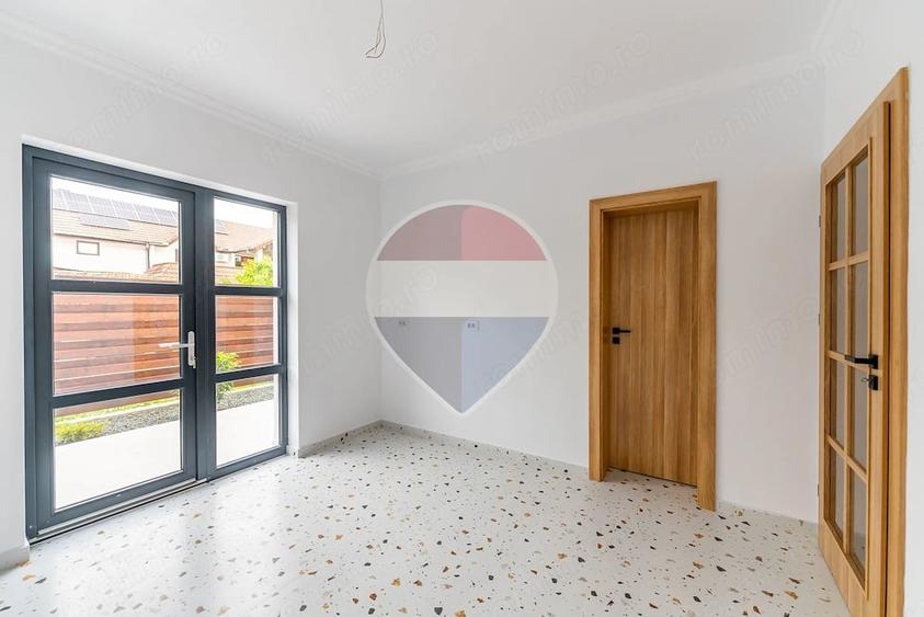 Casă cu 4 camere cu Teren 230 Mp în Pârneava