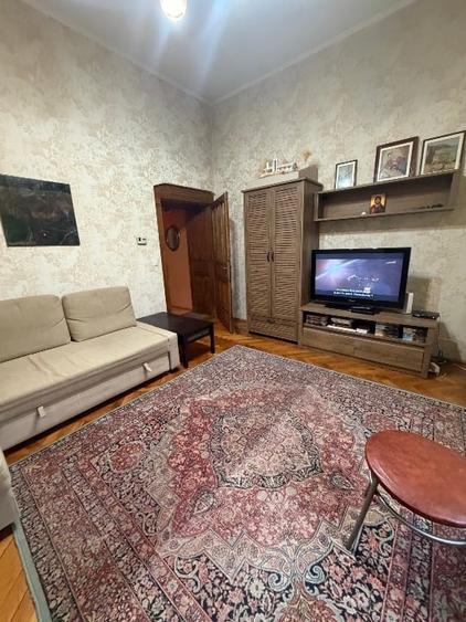 Apartament cu 3 camere semidecomandat, mobilat în Central