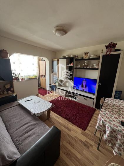 Apartament cu 3 camere decomandat în Exterior Vest