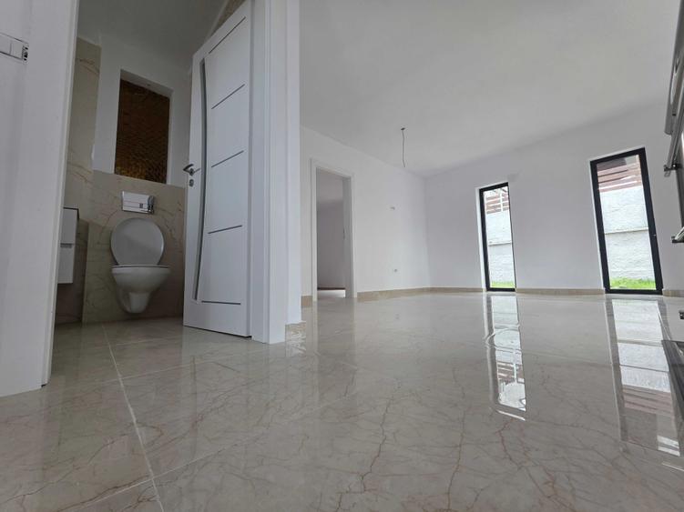 Casă cu 3 camere în Valea Adâncă