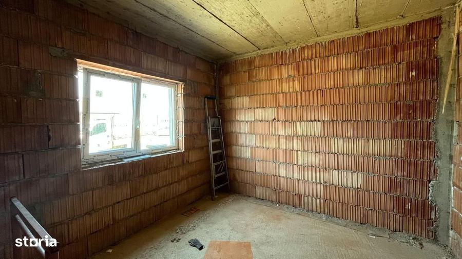 Casă cu 4 camere cu Teren 285 Mp în Urseni