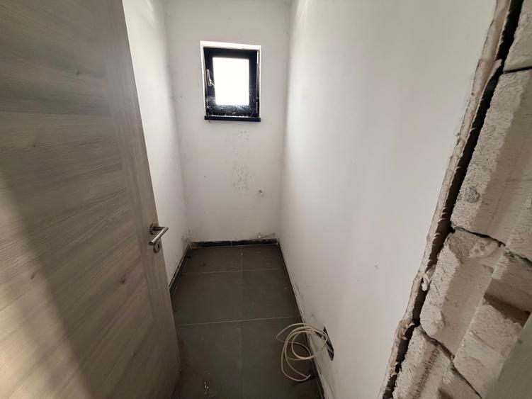Imobil zona Mall Vitan. 13 cam. 11 bai, 5 balcoane, 2 spatii comerciale - 21