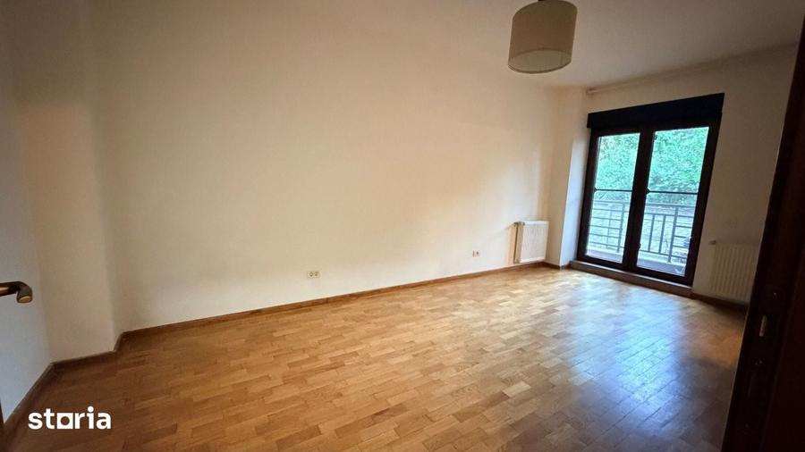 Apartament cu 3 camere decomandat în Străulești