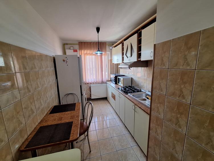 Apartament cu 2 camere semidecomandat în Torontalului
