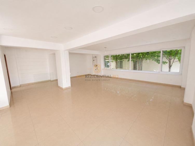 Spațiu comercial, de 76.470001220703 mp, în Central