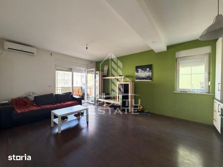 Apartament cu 3 camere semidecomandat, mobilat în Blașcovici
