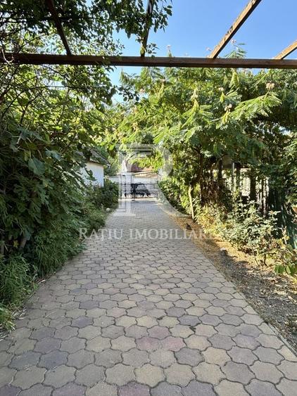 Casă individuală cu 3 camere cu Canalizare în Central