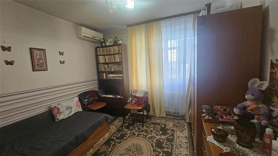 Apartament cu 3 camere decomandat în Berceni