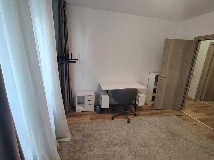 Apartament cu 3 camere decomandat, mobilat în Decebal