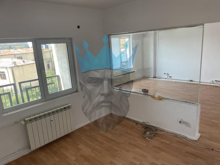 Apartament cu 3 camere decomandat în P-ța Alba Iulia