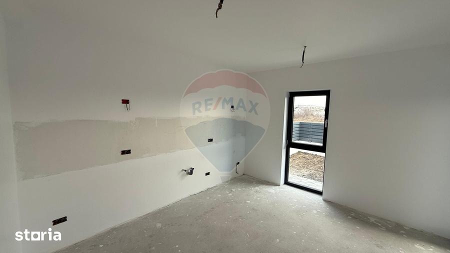 Casă cu 4 camere cu Teren 330 Mp în Central