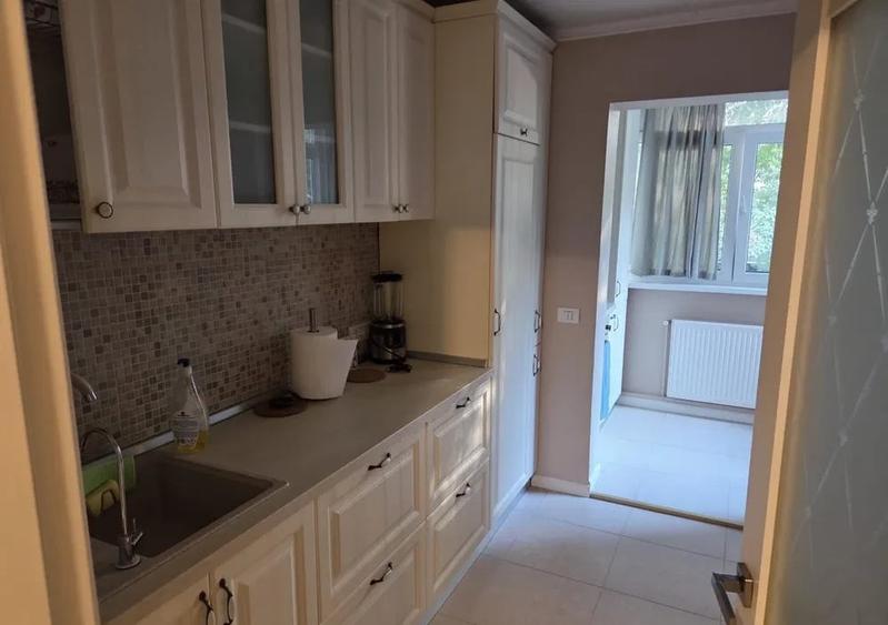 Apartament cu 3 camere decomandat, mobilat în Sebastian