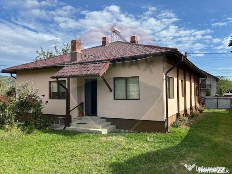 Casă cu 4 camere cu Teren 1478 Mp în Măneciu