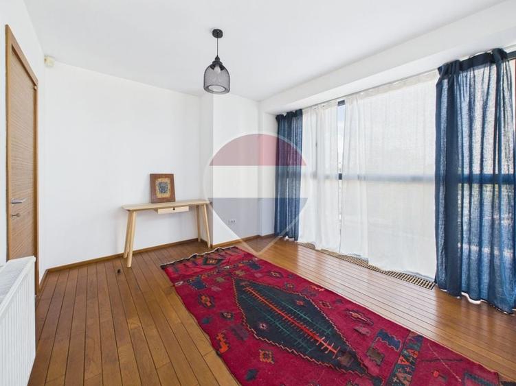 Casă individuală cu 4 camere cu Teren 250 Mp în Tei