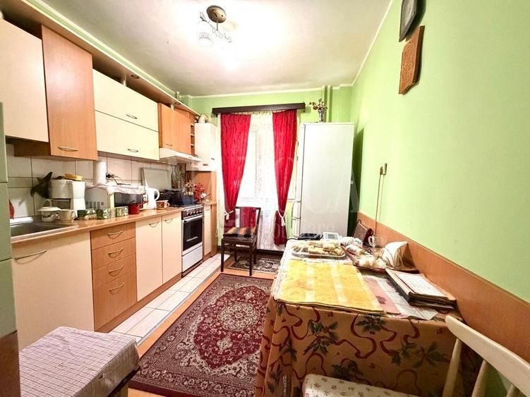 Apartament cu 3 camere decomandat în Între Lacuri