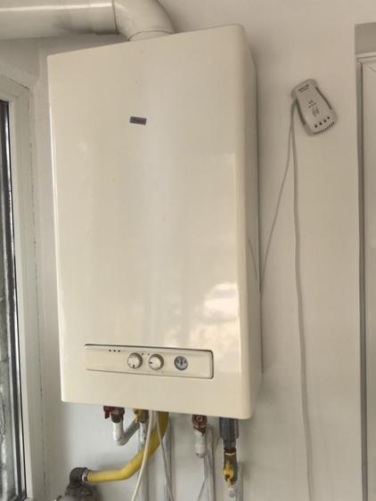 Apartament cu 3 camere semidecomandat în Central