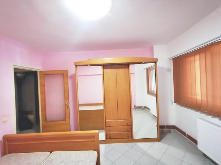 Apartament cu 3 camere în Păcii