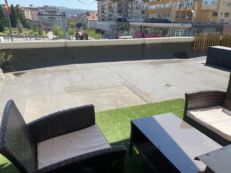 Apartament cu 3 camere decomandat în Ultracentral