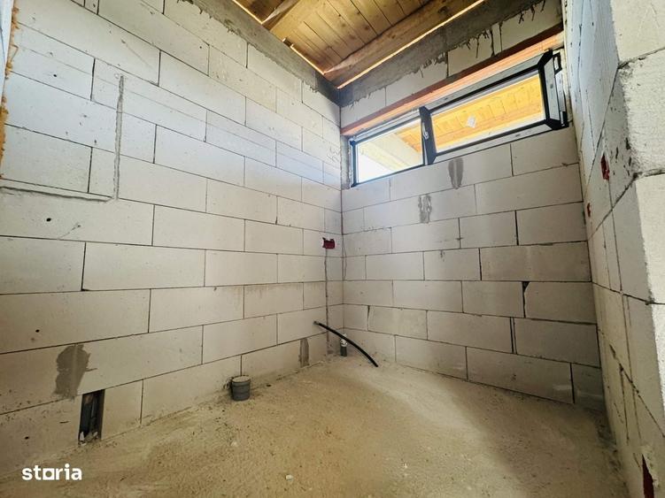 Casă cu 4 camere cu Teren 720 Mp în Santăul Mic