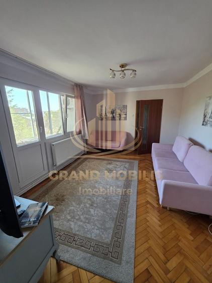 Apartament cu 3 camere semidecomandat, mobilat în Gheorghe Lazăr