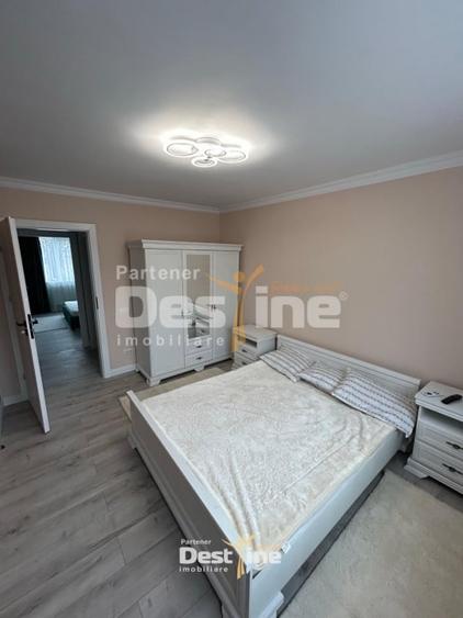 Apartament cu 3 camere semidecomandat în Central