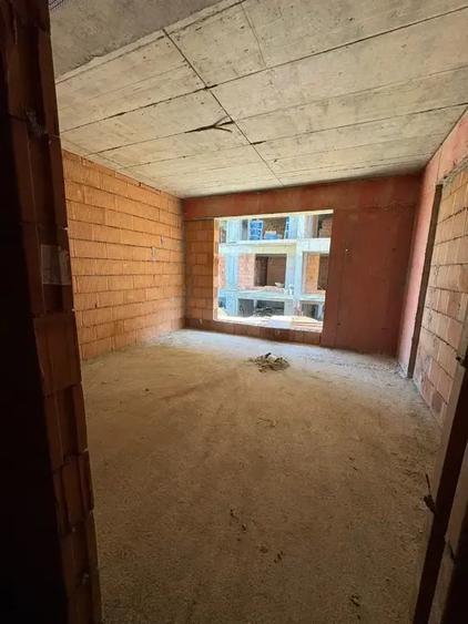 Apartament cu 2 camere decomandat în Titan