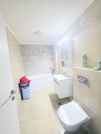 Apartament cu 3 camere semidecomandat în Energia