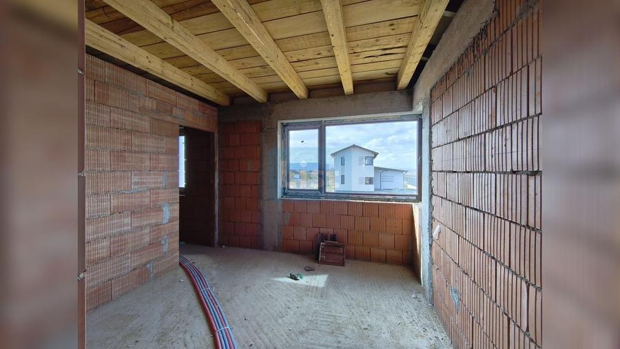 Casă cu 4 camere cu Teren 612 Mp în Dezmir