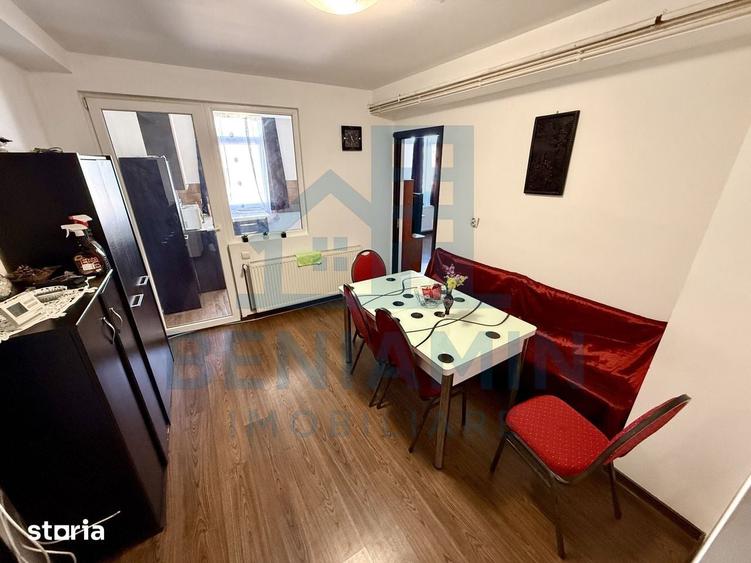 Apartament cu 3 camere decomandat în Craiovița Nouă