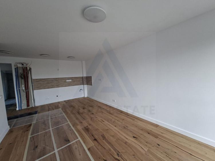Apartament cu 3 camere decomandat în Cristian