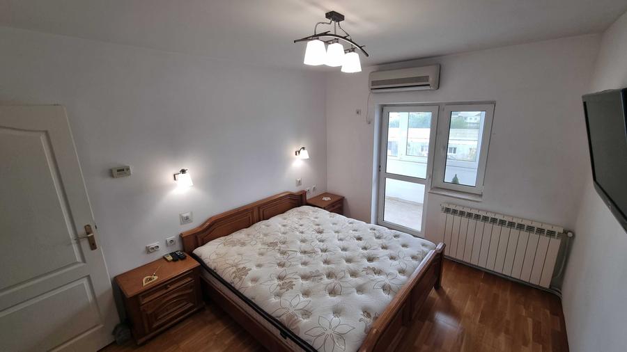 Apartament cu 3 camere decomandat în Nicolina
