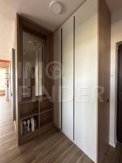 Apartament cu 3 camere semidecomandat, mobilat în Florești