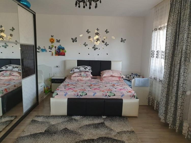 Casă individuală cu 4 camere cu Garaj în Exterior Est
