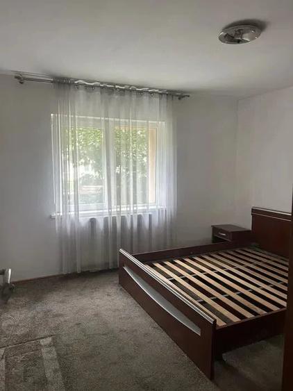 Apartament cu 3 camere decomandat în Astra