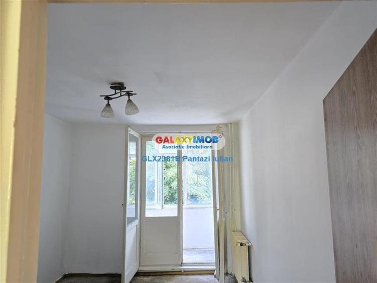Apartament cu 3 camere semidecomandat în Gorjului