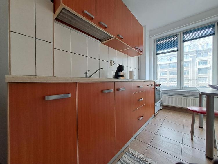 Apartament cu 2 camere semidecomandat în P-ța Romană
