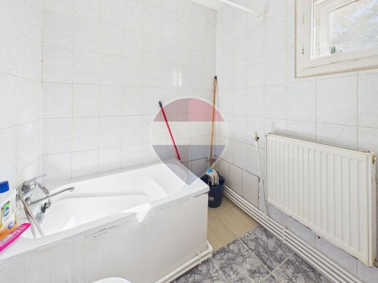 Casă individuală cu 6 camere cu Teren 2208.6398925781 Mp în Breaza de Jos