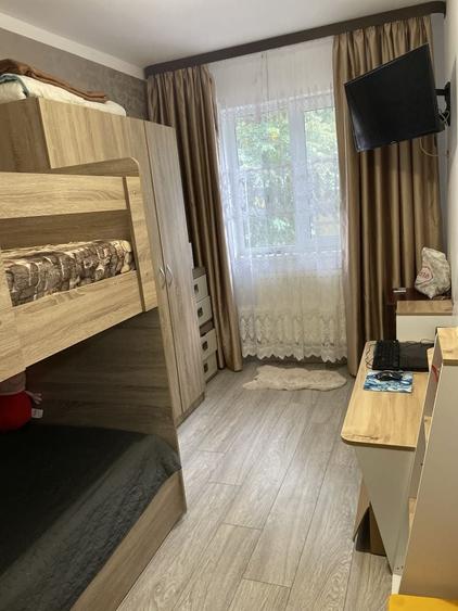 Apartament cu 3 camere semidecomandat în Ceardac