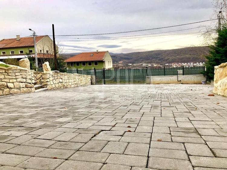 Casă individuală cu 7 camere cu Canalizare în Europa