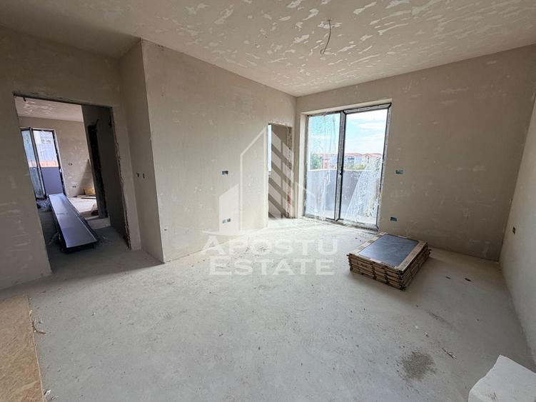 Apartament cu 3 camere semidecomandat în Giroc