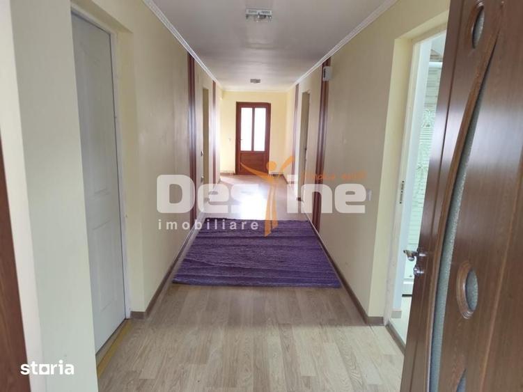 Casă cu 6 camere cu Teren 2756 Mp în Central