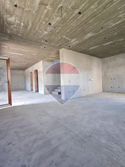 Casă individuală cu 5 camere cu Teren 570 Mp în Nord-Vest