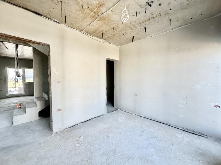 Duplex cu 4 camere cu Canalizare în Moșnița Veche
