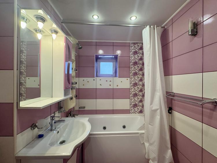 Apartament cu 3 camere decomandat în Decebal
